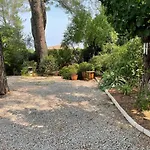 Avec Quatre à * Villevieille