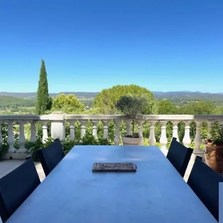Villa Avec Quatre A *