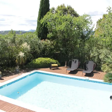 Villa Avec Quatre A *