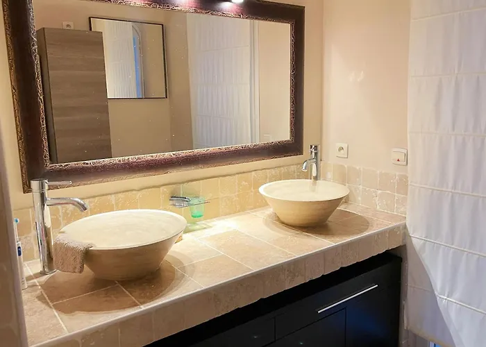 Avec Quatre A * Villevieille